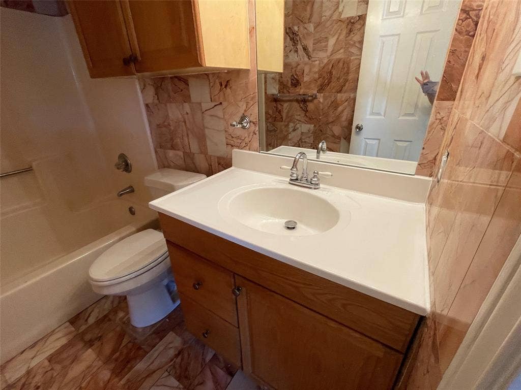 971 N Brookside Drive, Cedar Hill, TX 75104