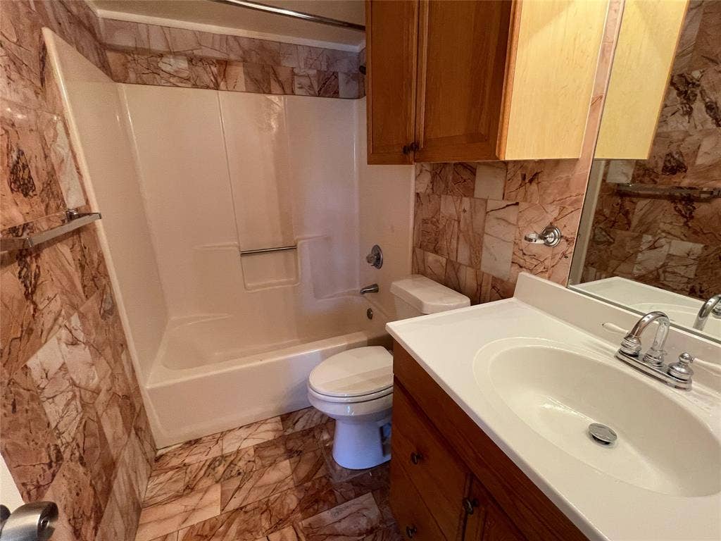971 N Brookside Drive, Cedar Hill, TX 75104