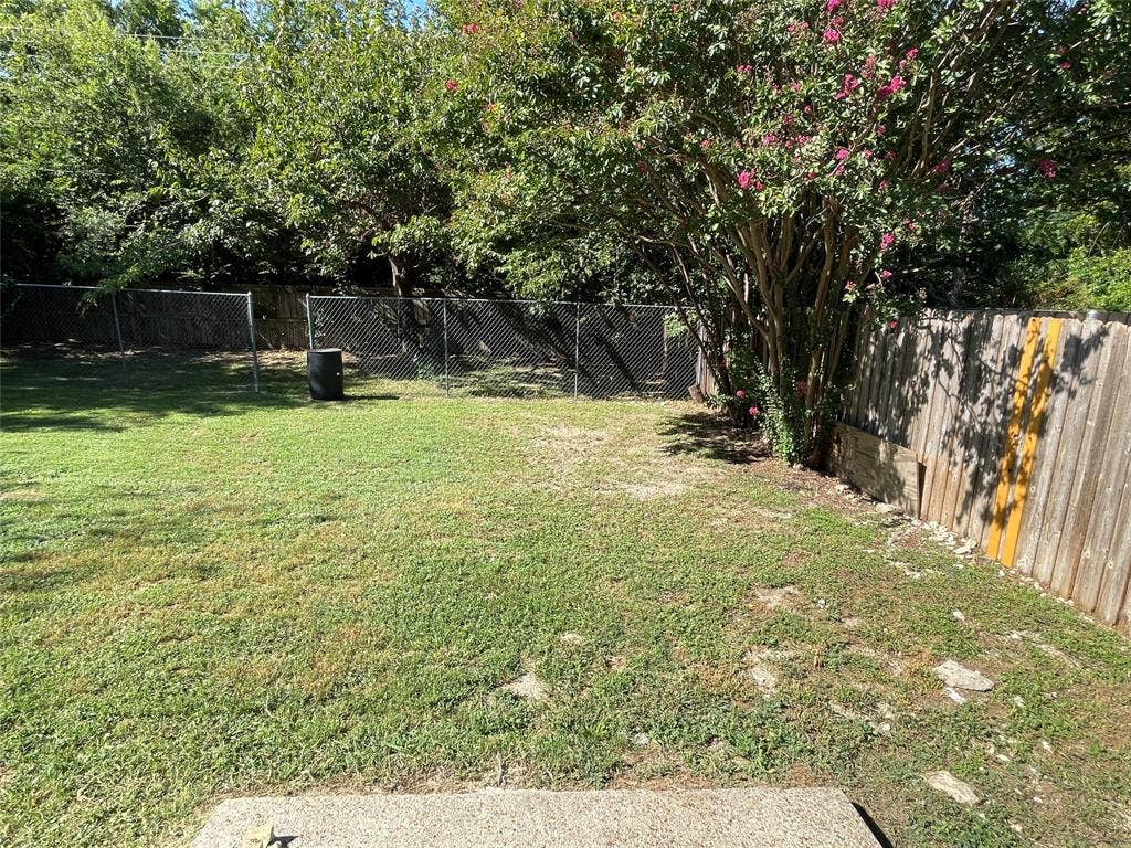 971 N Brookside Drive, Cedar Hill, TX 75104
