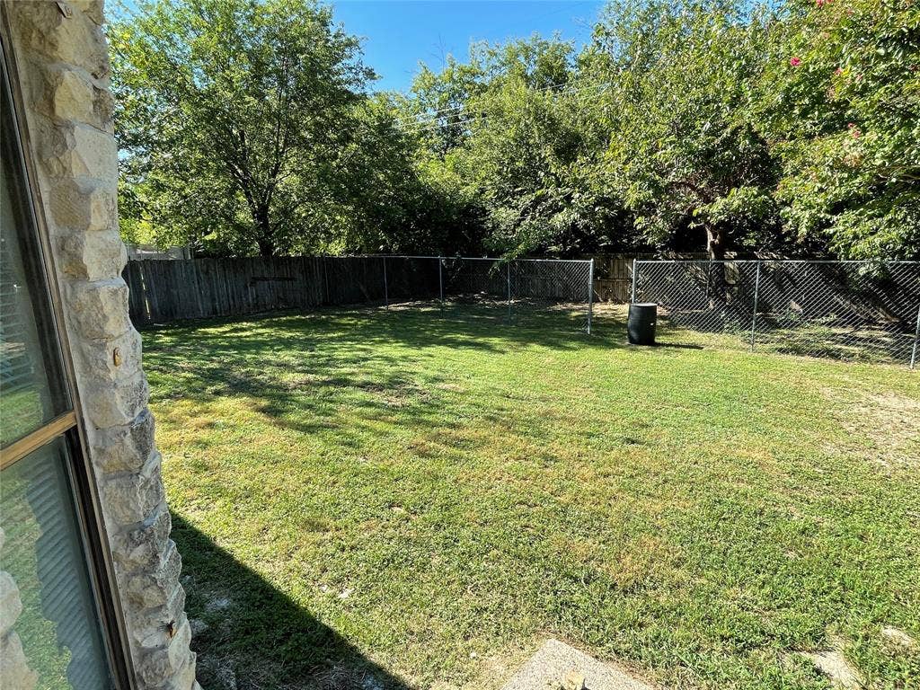 971 N Brookside Drive, Cedar Hill, TX 75104