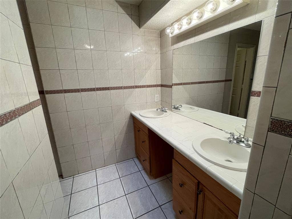 971 N Brookside Drive, Cedar Hill, TX 75104