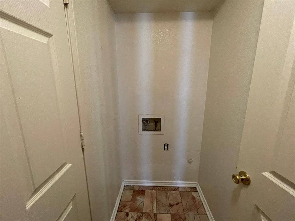 971 N Brookside Drive, Cedar Hill, TX 75104