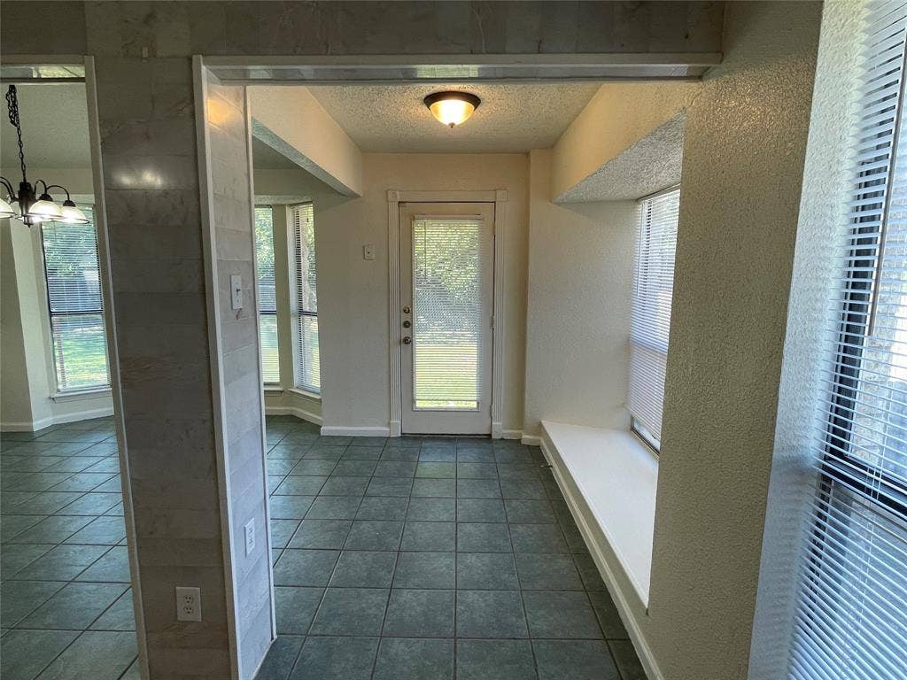 971 N Brookside Drive, Cedar Hill, TX 75104