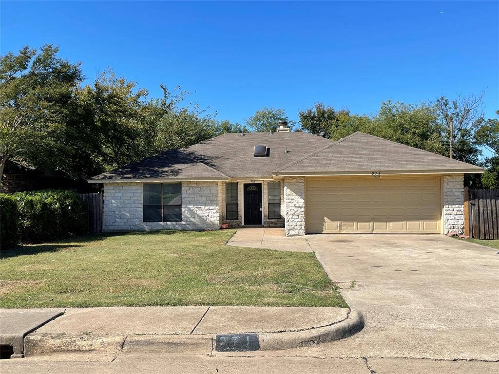 971 N Brookside Drive, Cedar Hill, TX 75104