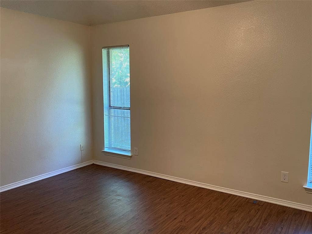 971 N Brookside Drive, Cedar Hill, TX 75104
