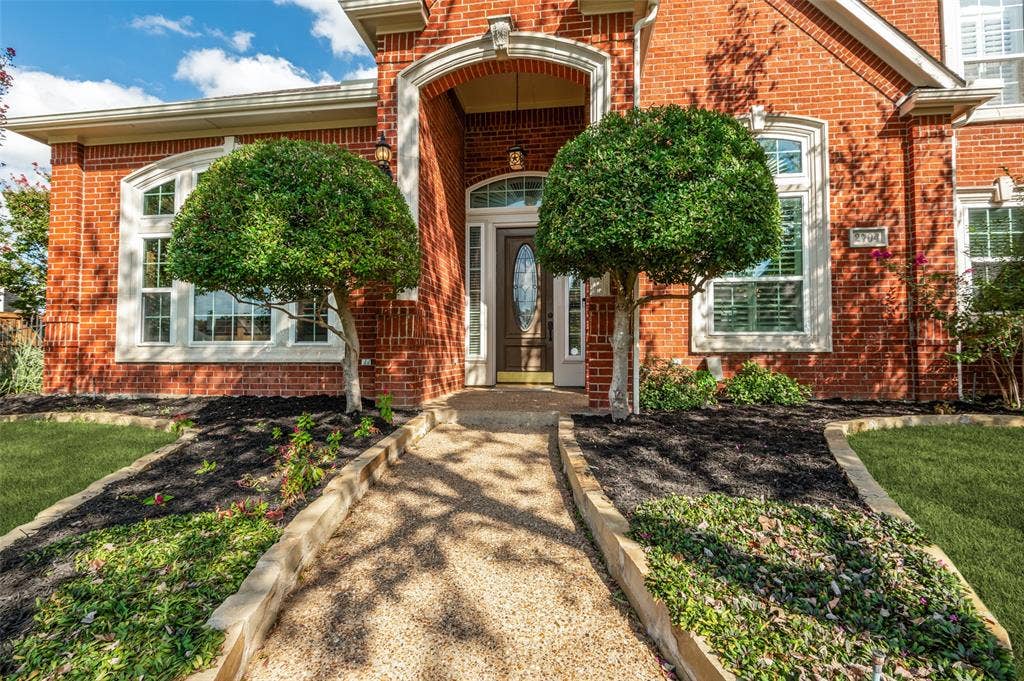 2704 Horsehead Crossing, Southlake, TX 76092 Beautiful Landscaped Yard
