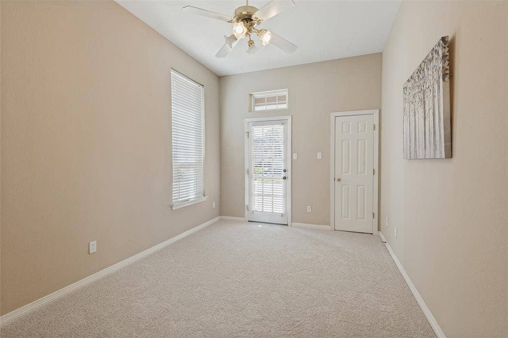 2704 Horsehead Crossing, Southlake, TX 76092 Split bedroom on the first floor with ceiling fan and walk-in closet