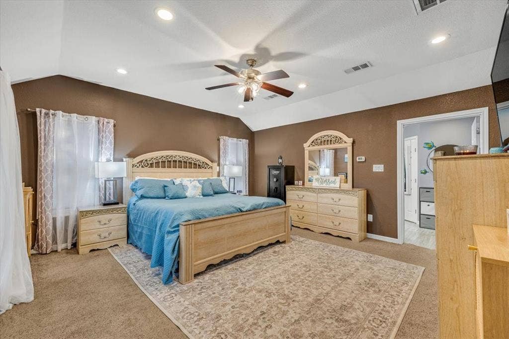 1106 Scenic Drive, Granbury, TX 76048 Vaulted ceiling featuring recessed lighting and a central ceiling fan