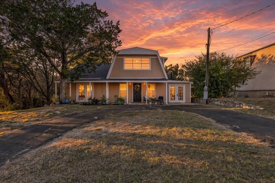 Property photo for 1106 Scenic Drive, Granbury, TX