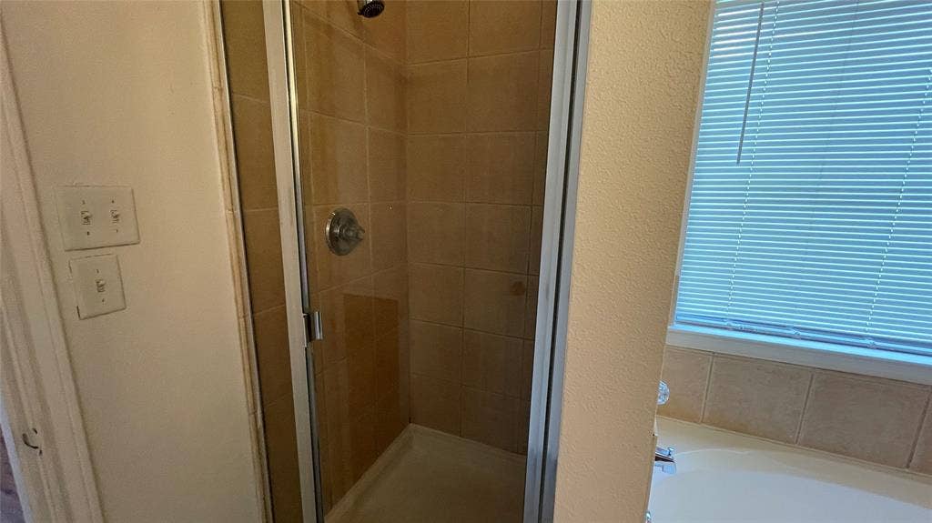 921 Simon Drive, Cedar Hill, TX 75104