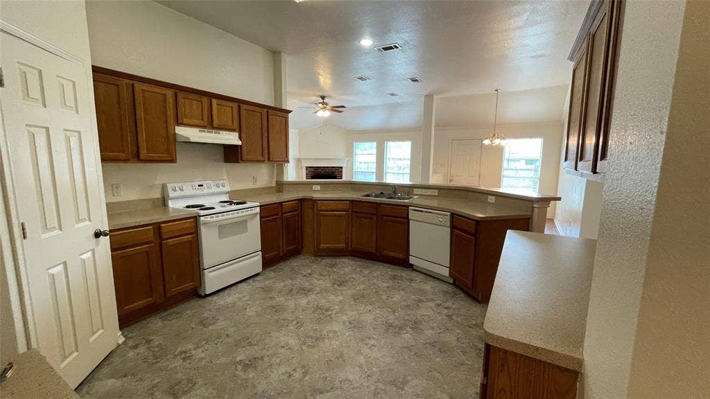 921 Simon Drive, Cedar Hill, TX 75104