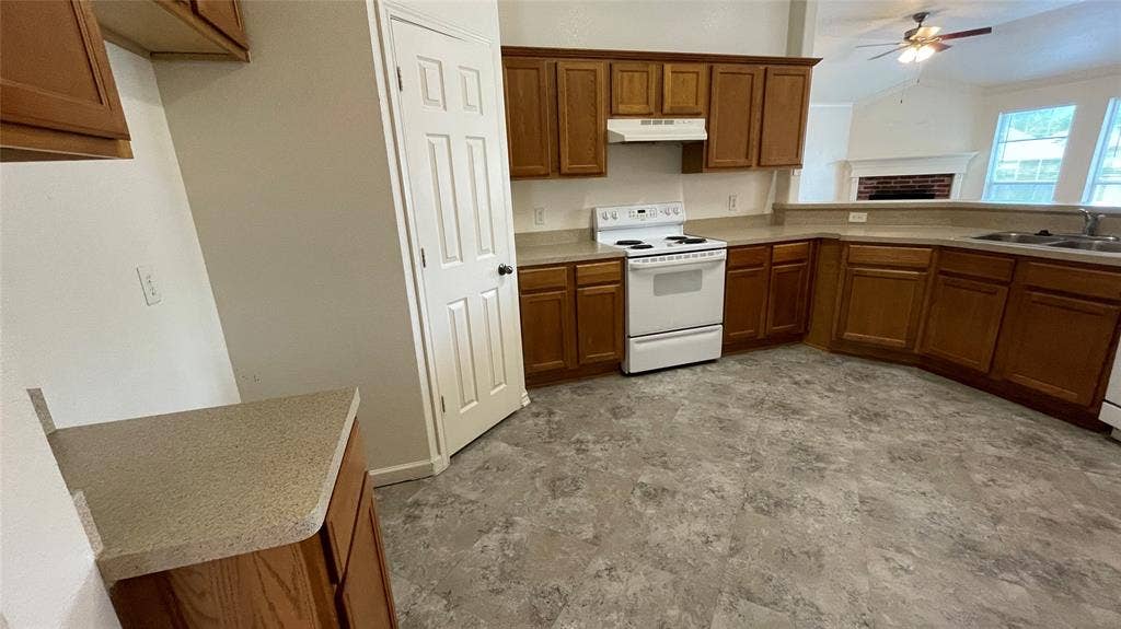 921 Simon Drive, Cedar Hill, TX 75104