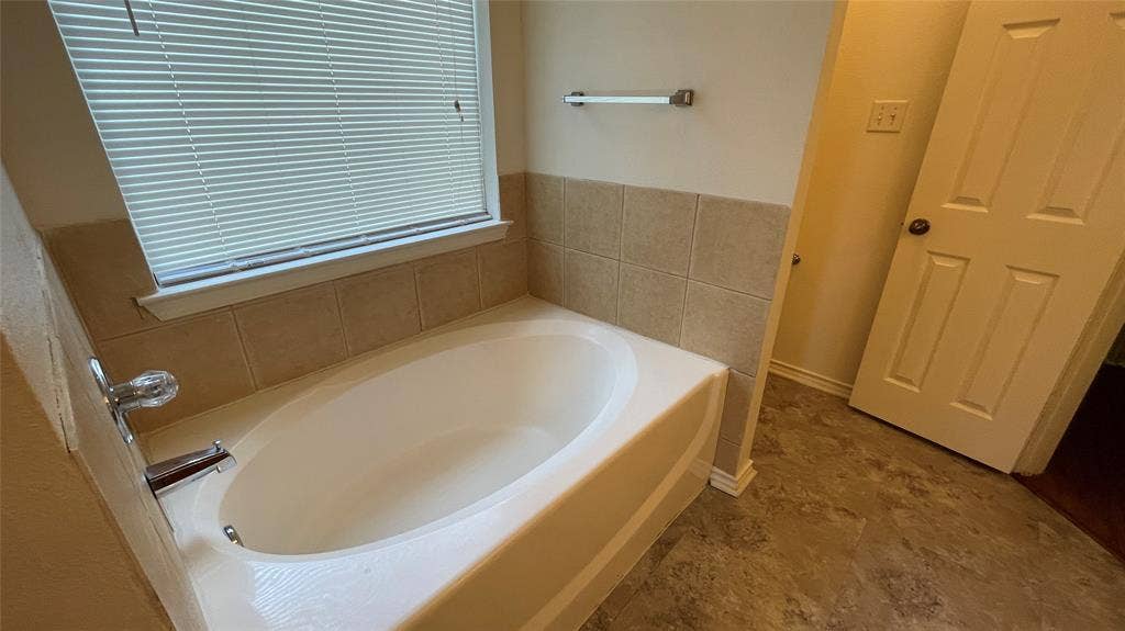 921 Simon Drive, Cedar Hill, TX 75104