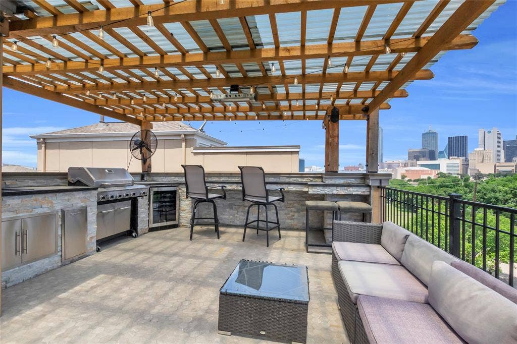 1376 Arch Place, Dallas, TX 75215 Outdoor rooftop