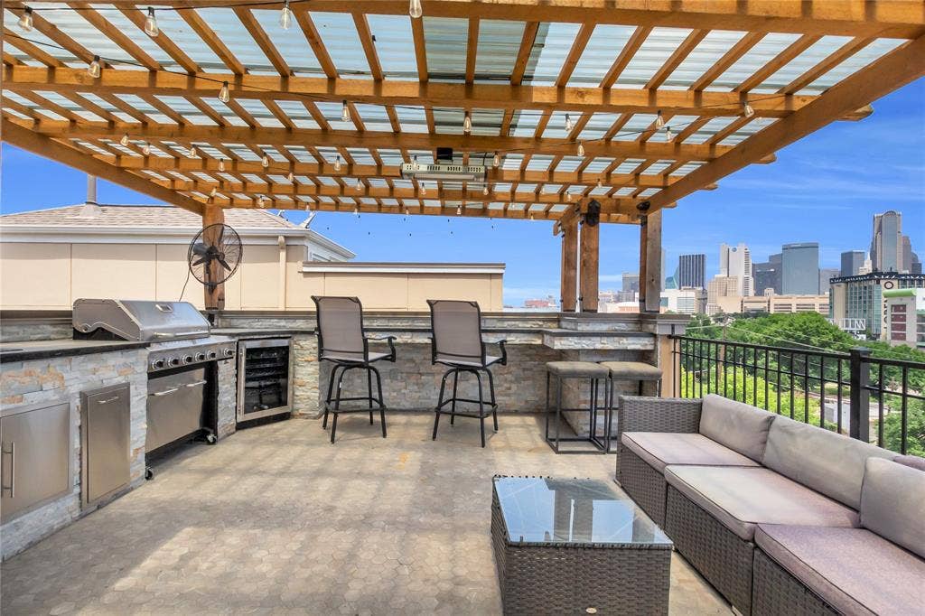 1376 Arch Place, Dallas, TX 75215 Outdoor area