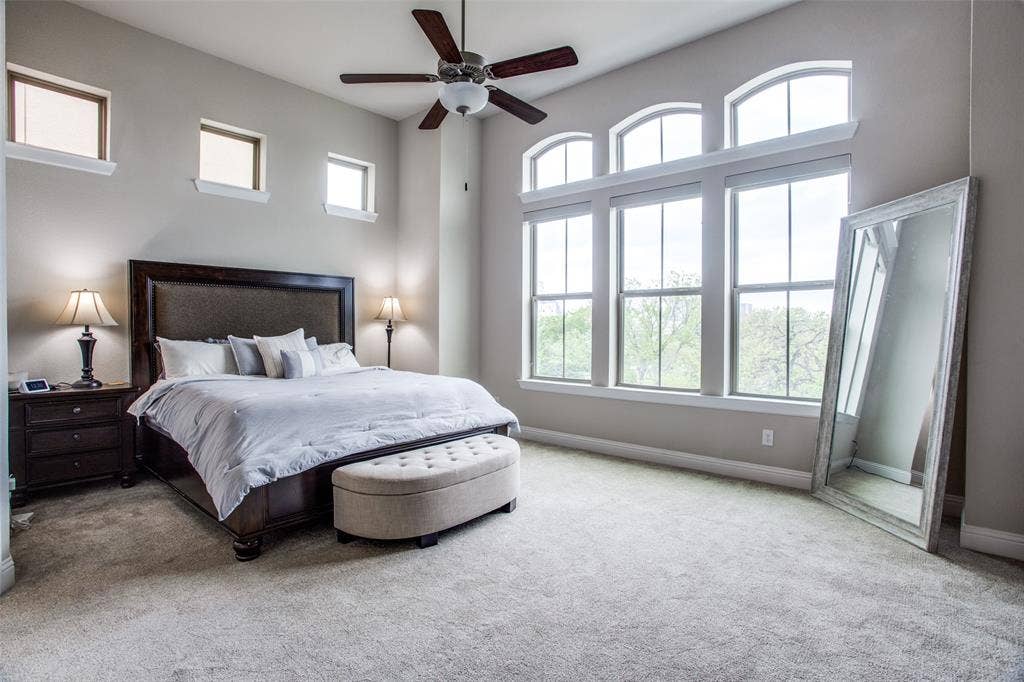 1376 Arch Place, Dallas, TX 75215 Primary bedroom with natural light