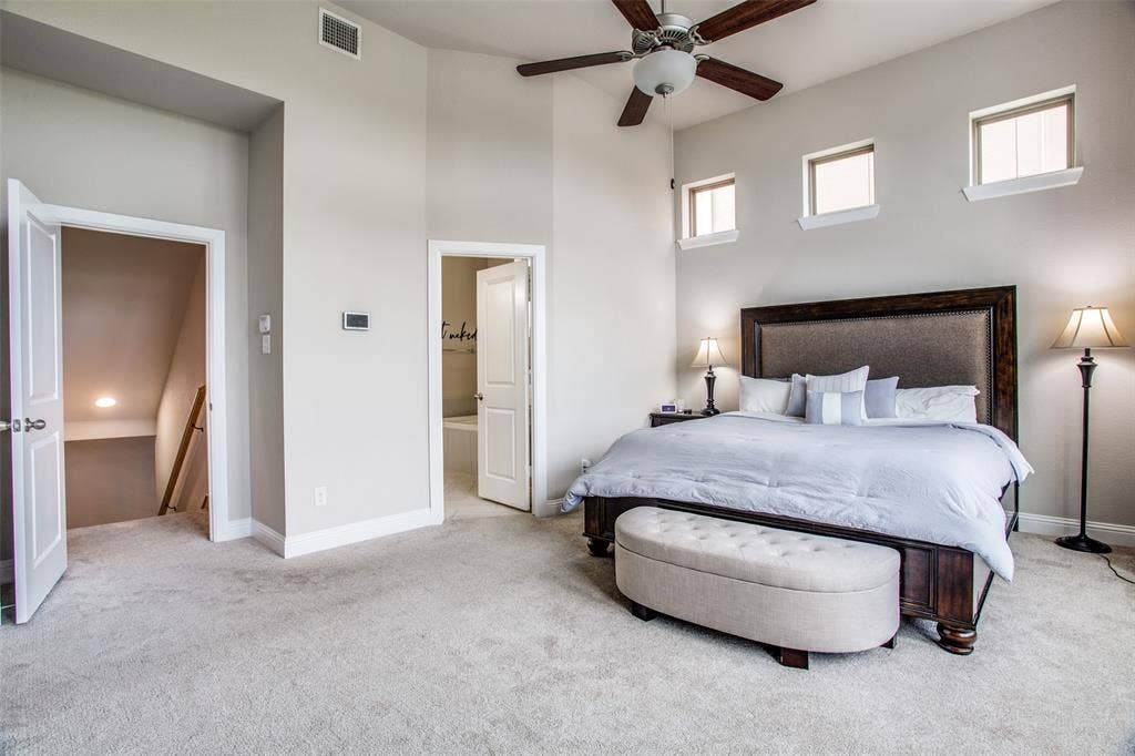1376 Arch Place, Dallas, TX 75215 Primary bedroom