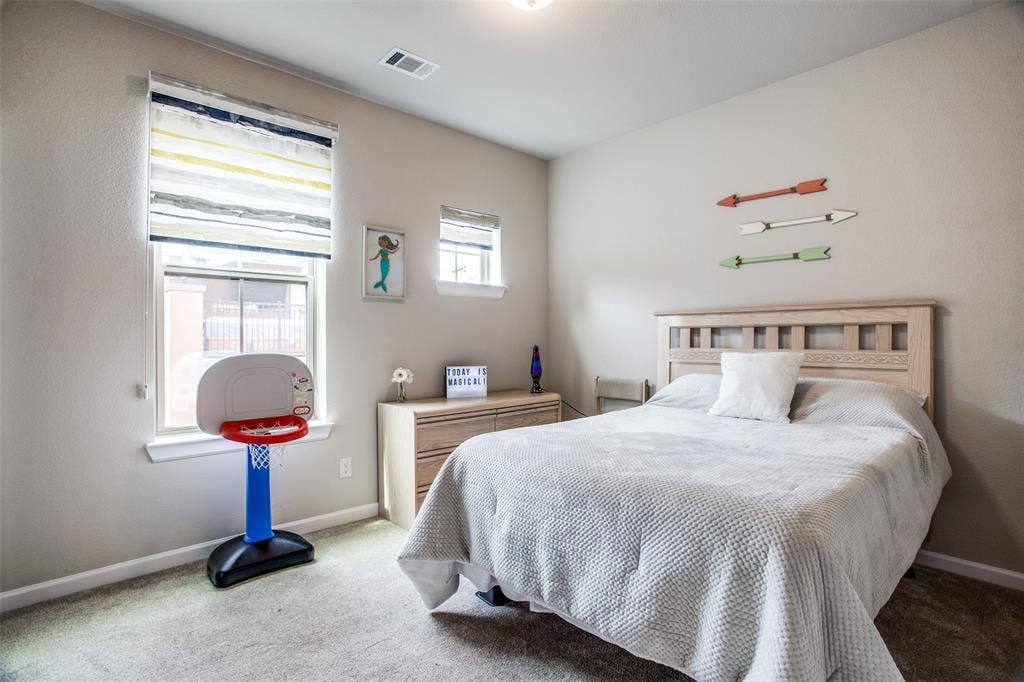 1376 Arch Place, Dallas, TX 75215 Guest bedroom 3rd floor