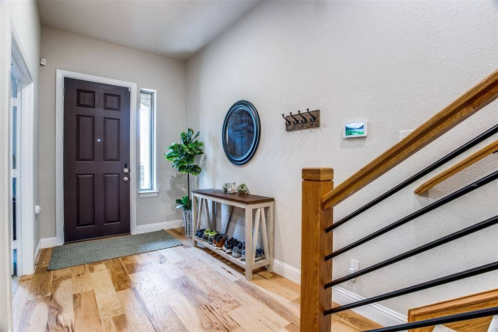 1376 Arch Place, Dallas, TX 75215 Entry way