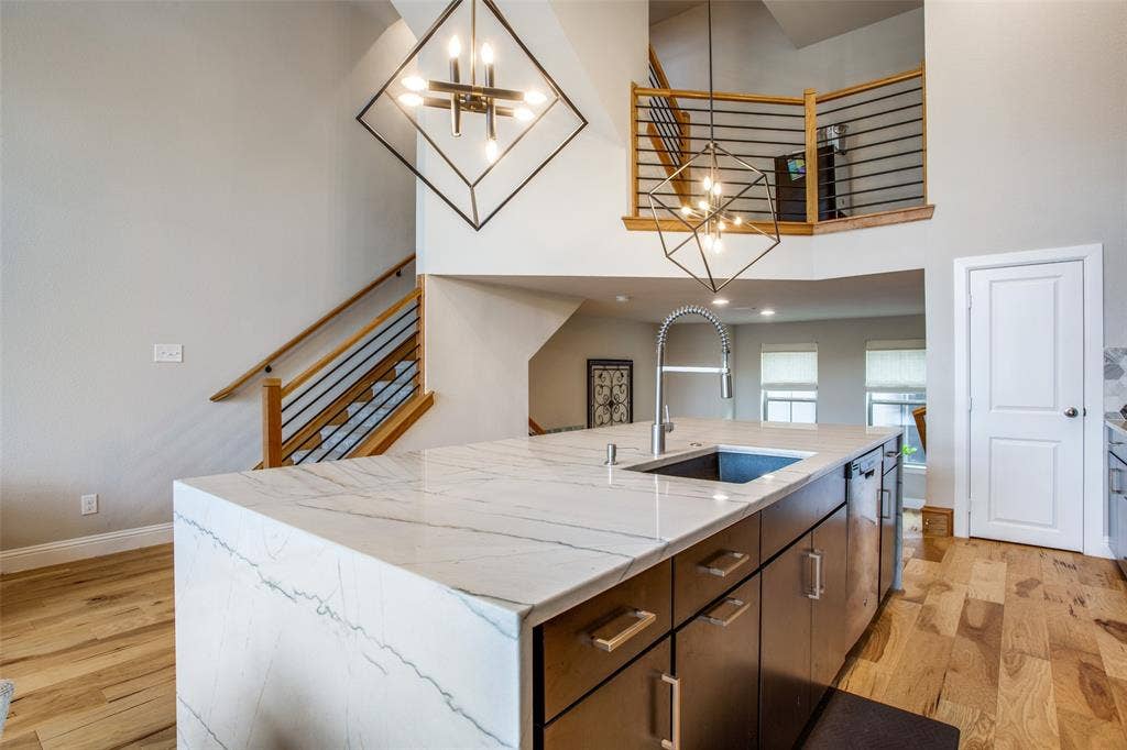 1376 Arch Place, Dallas, TX 75215 Kitchen Island