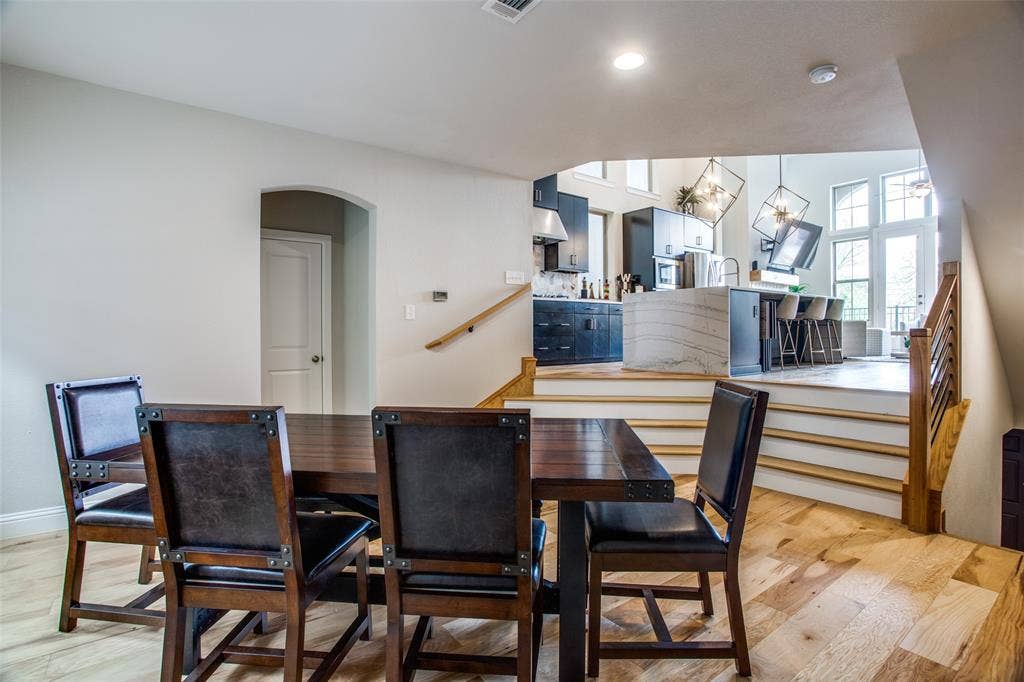 1376 Arch Place, Dallas, TX 75215 Dining area