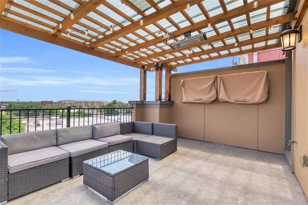 1376 Arch Place, Dallas, TX 75215 Rooftop with furniture & TVs