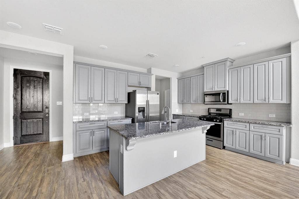 6428 Hermosa Drive, Plano, TX 75024 6428 Hermosa Drive, Plano, TX 75024