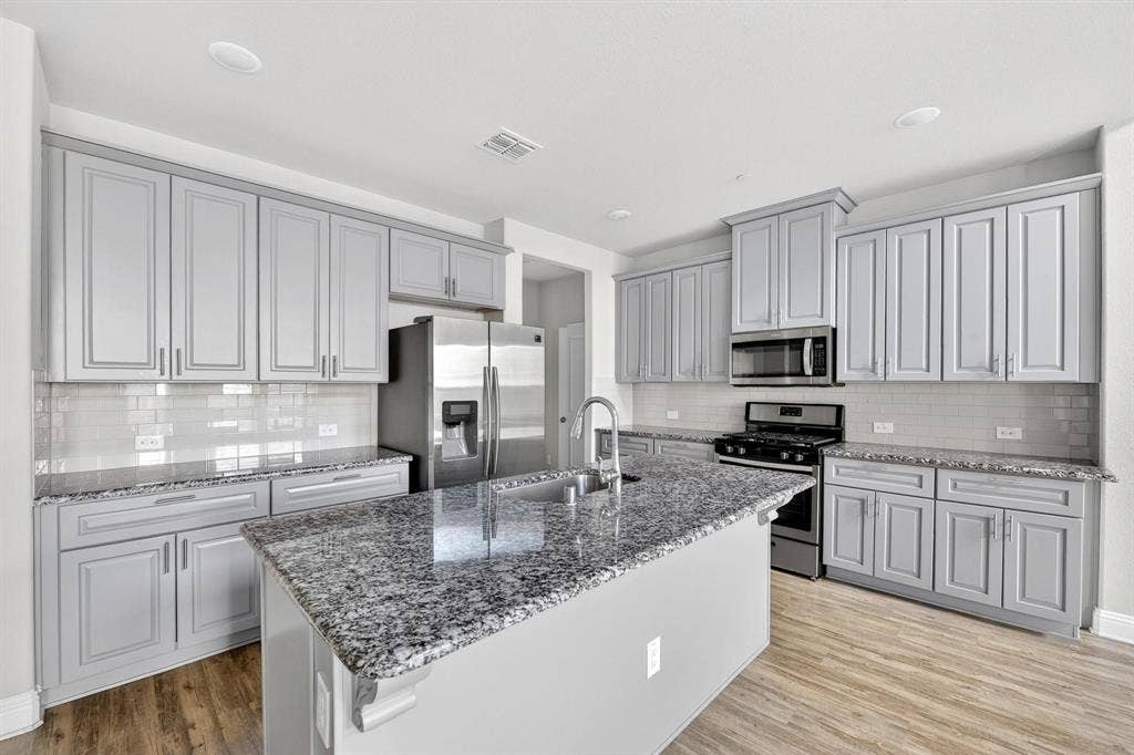 6428 Hermosa Drive, Plano, TX 75024 6428 Hermosa Drive, Plano, TX 75024