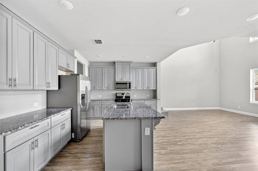 6428 Hermosa Drive, Plano, TX 75024 6428 Hermosa Drive, Plano, TX 75024