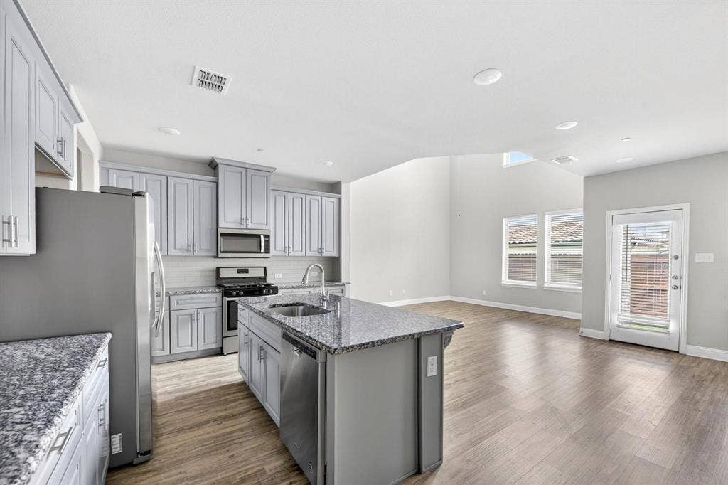 6428 Hermosa Drive, Plano, TX 75024 6428 Hermosa Drive, Plano, TX 75024