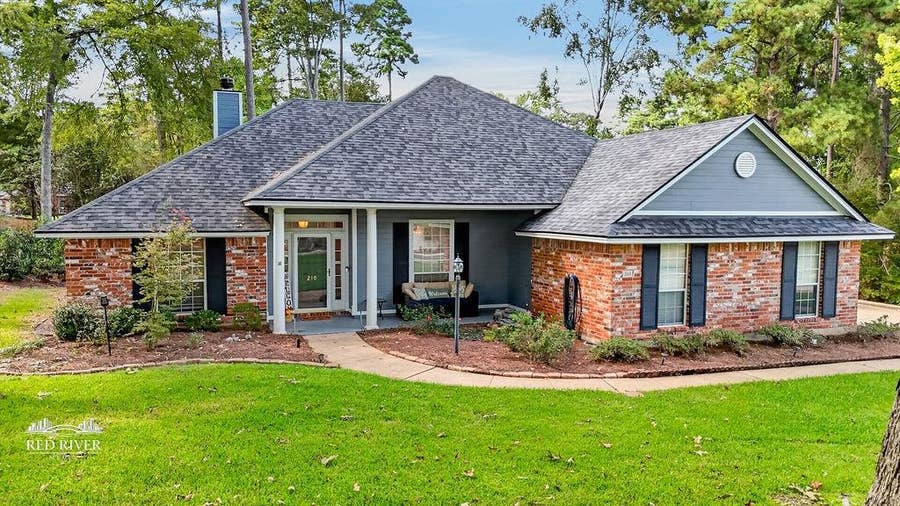Property photo for 210 Bay Hills Drive, Benton, LA