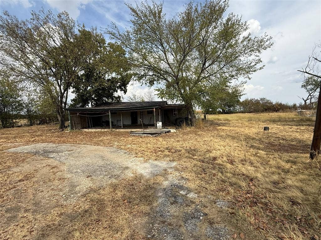 11305 Wortham Bend Road, Waco, TX 76708 Workshop area with carport.