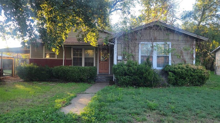 Property photo for 1092 W Elm Street, Stephenville, TX
