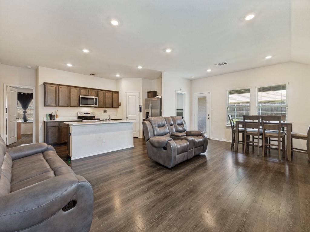 15127 Athena Drive, Dallas, TX 75253 15127 Athena Drive, Dallas, TX 75253
