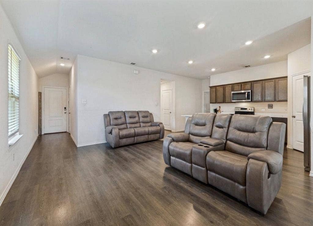 15127 Athena Drive, Dallas, TX 75253 15127 Athena Drive, Dallas, TX 75253