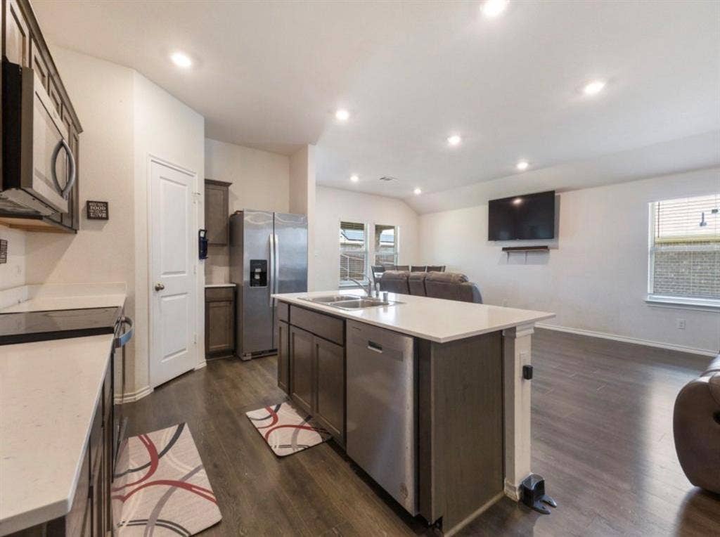 15127 Athena Drive, Dallas, TX 75253 15127 Athena Drive, Dallas, TX 75253