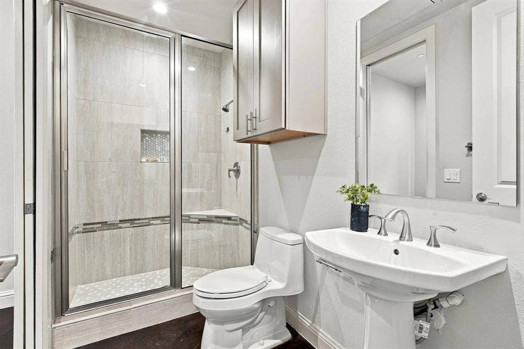 Ensuite bath on first level