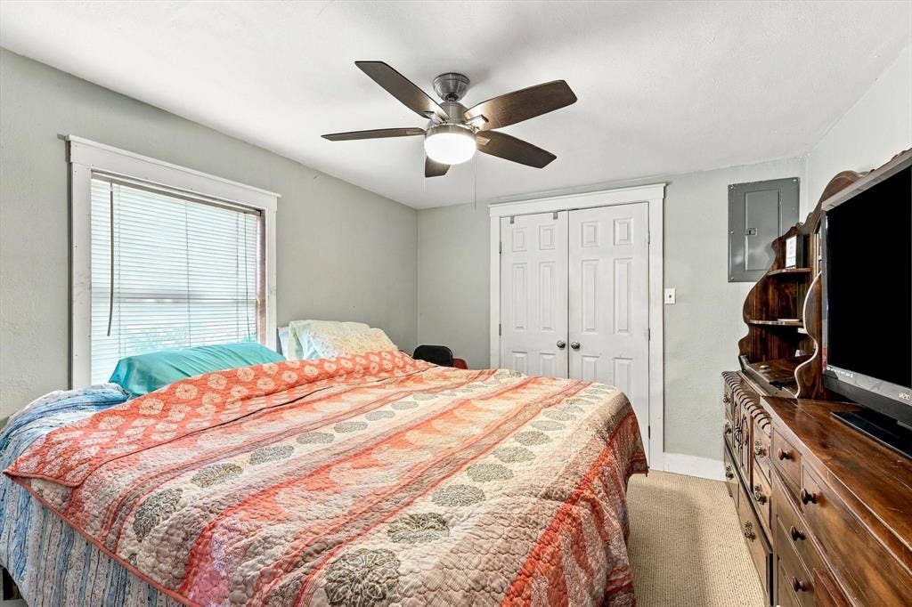 1320 Apple Lane, Midlothian, TX 76065 Room featuring carpeted flooring, a ceiling-mounted fan with integrated light, a multi-pane window with trim, and a double-door closet