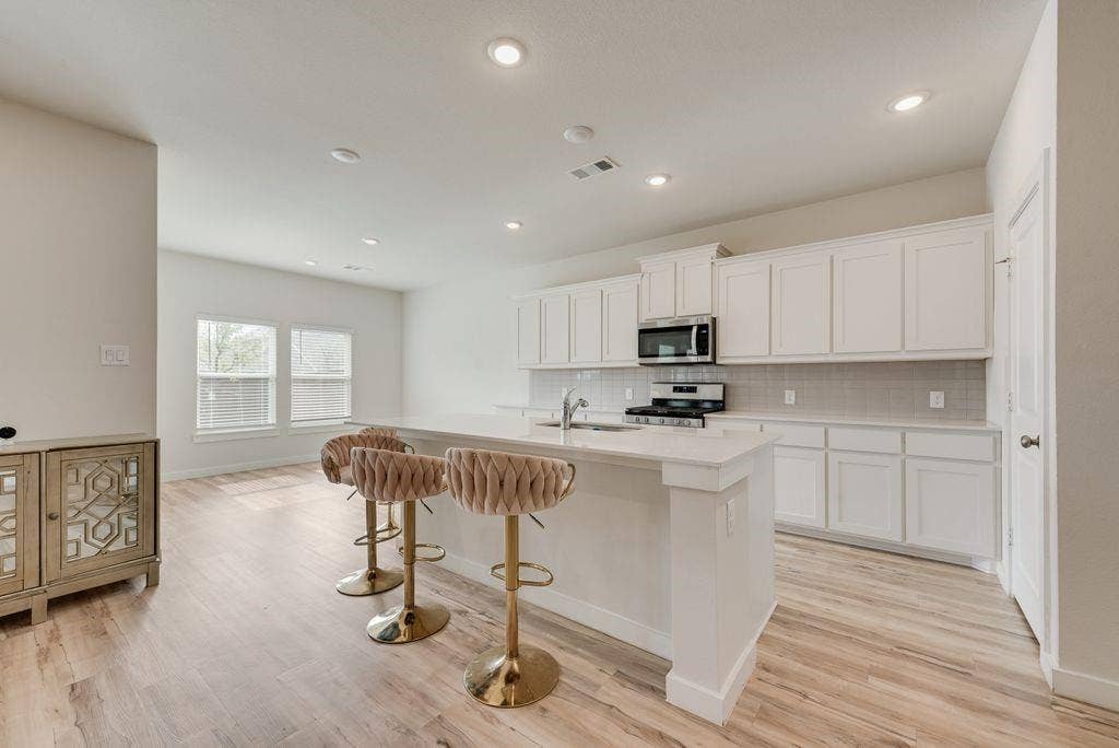 801 Vineyard Way, Forney, TX 75126 801 Vineyard Way, Forney, TX 75126