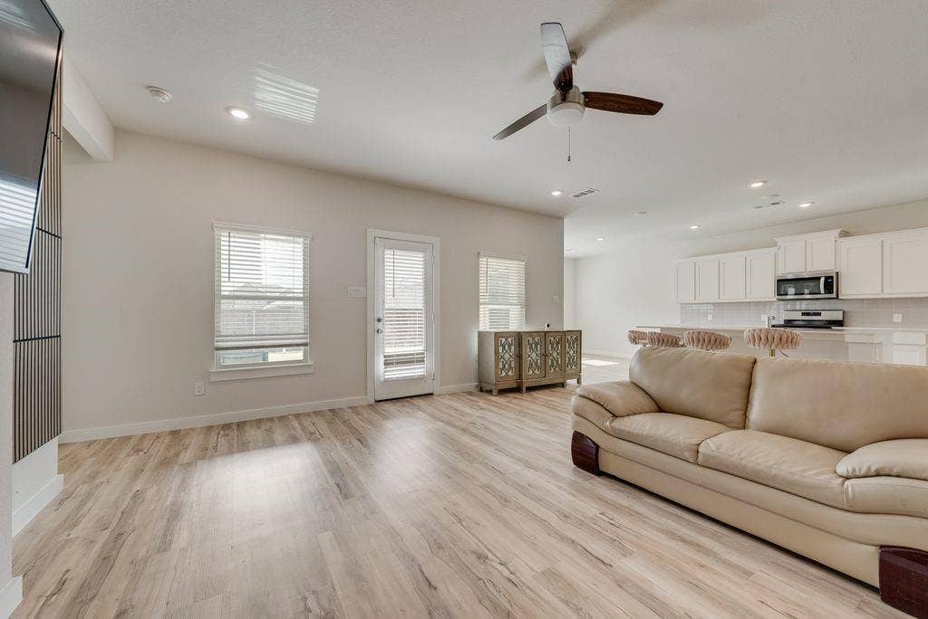 801 Vineyard Way, Forney, TX 75126 801 Vineyard Way, Forney, TX 75126
