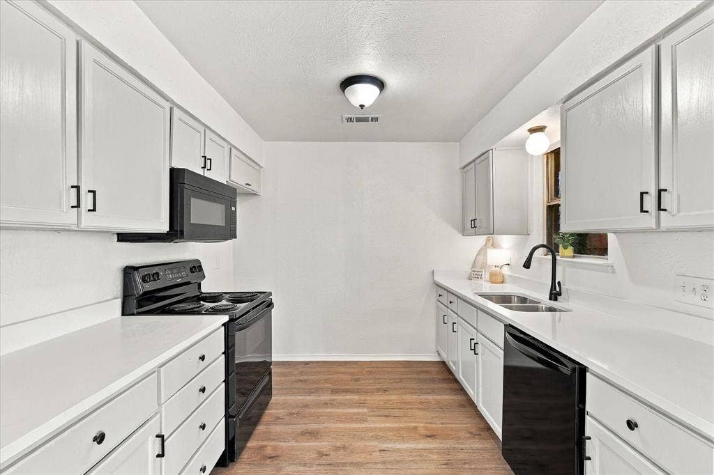 401 Fm 55, Waxahachie, TX 75165 updated kitchen