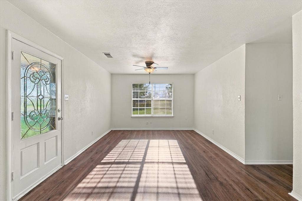 401 Fm 55, Waxahachie, TX 75165 All new flooring throughout