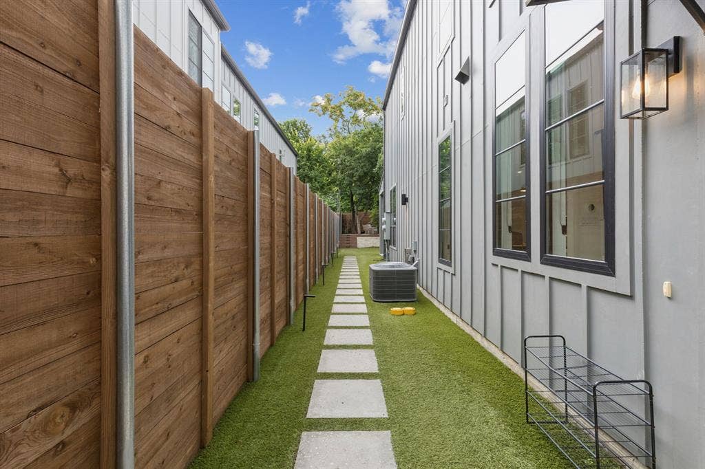 1214 Haines Avenue, Dallas, TX 75208 1214 Haines Avenue, Dallas, TX 75208