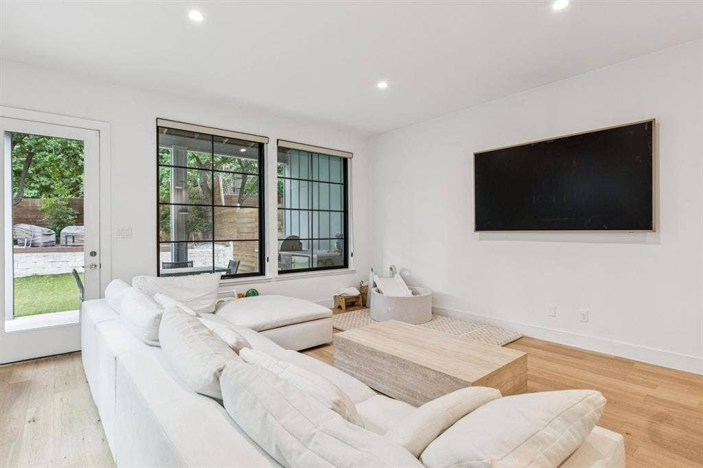 1214 Haines Avenue, Dallas, TX 75208 1214 Haines Avenue, Dallas, TX 75208