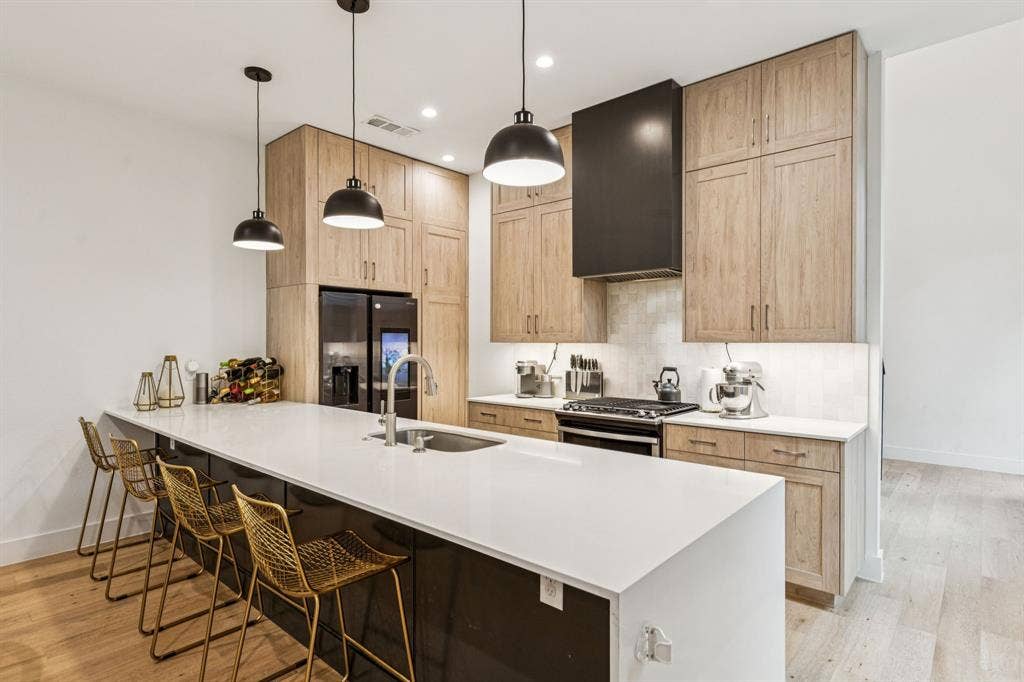 1214 Haines Avenue, Dallas, TX 75208 1214 Haines Avenue, Dallas, TX 75208