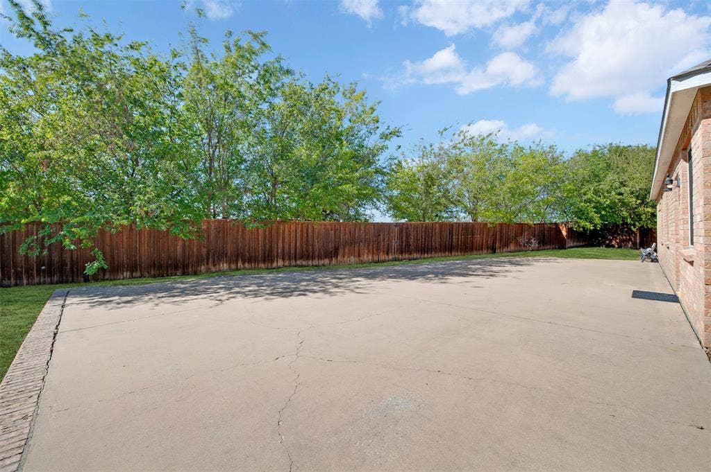 2600 Winterberry Lane, Little Elm, TX 75068