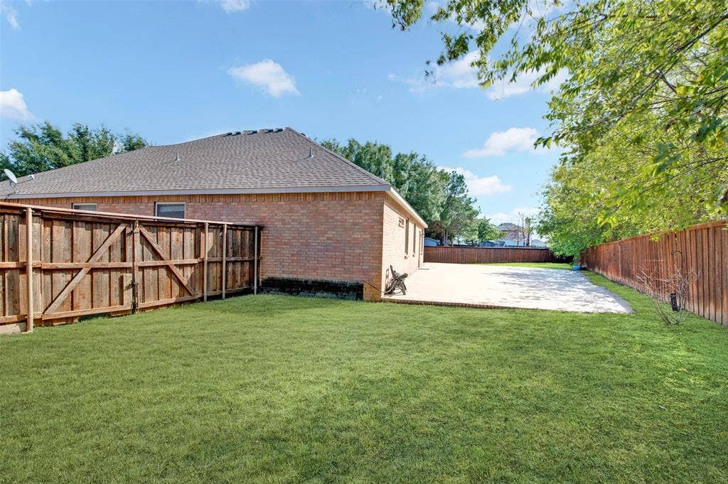 2600 Winterberry Lane, Little Elm, TX 75068