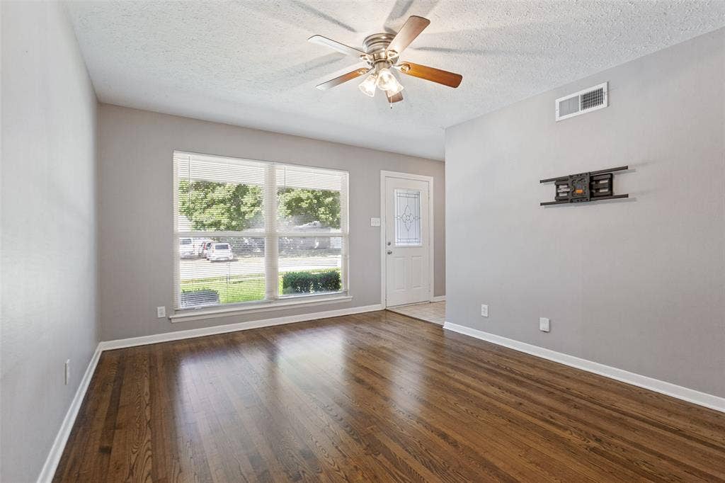 1335 Northlake Drive, Richardson, TX 75080 1335 Northlake Drive, Richardson, TX 75080
