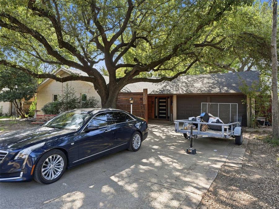 Property photo for 1402 Addington Street, Irving, TX