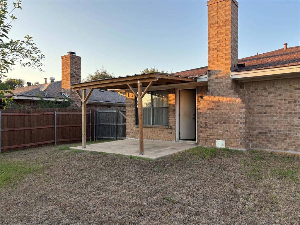 2112 River Bend Road, Arlington, TX 76014